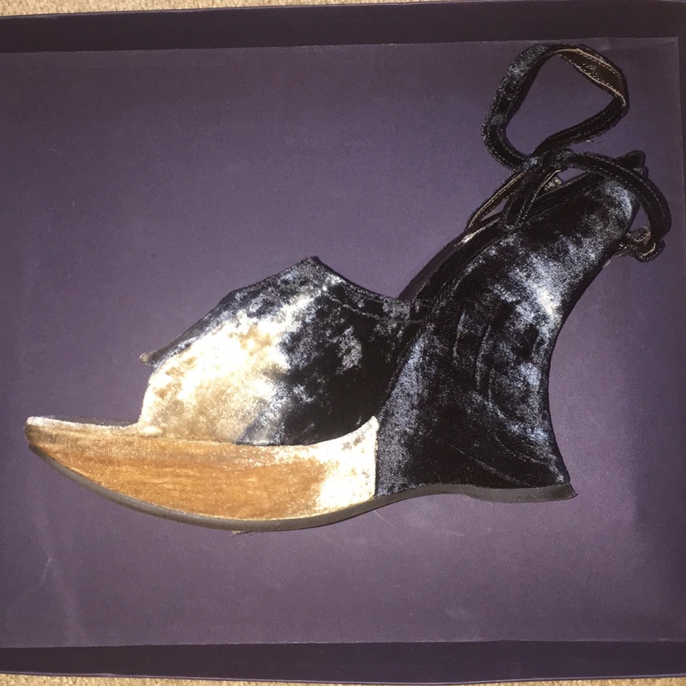 Prada - Picture 2 of 4